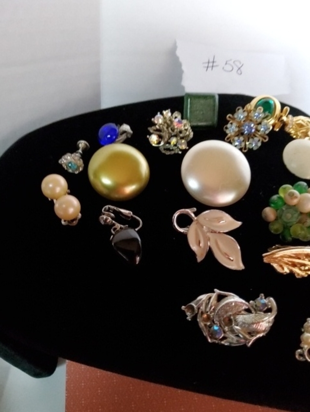 Vintage Single Clip-on/screw Back 24 Pieces. - Picture 5 of 8